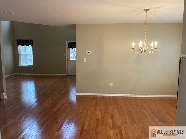 Photo - 212 Hawthorne Rd