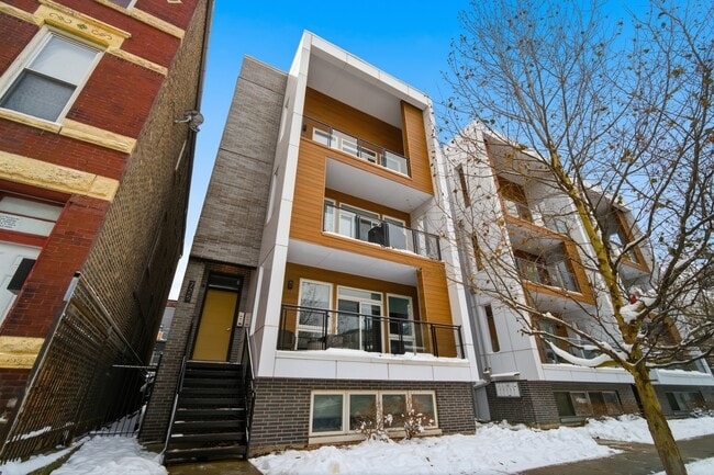 Building Photo - 725 W 17th St Unit 3