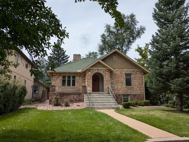 Building Photo - 843 17th St