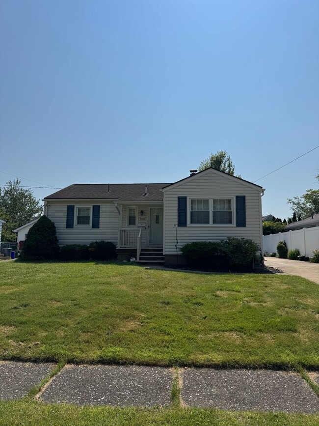 3-4 Bedroom 2 bath Home - 3-4 Bedroom 2  bath Home