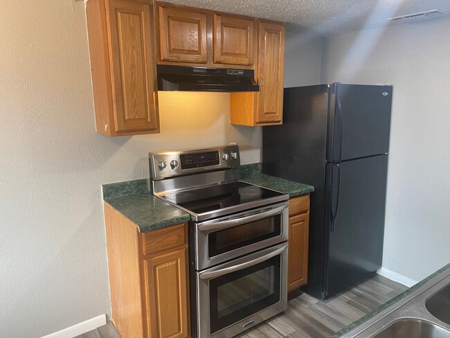 Photo - SPACIOUS ONE BEDROOM APARTMENT Unidad Apt 10