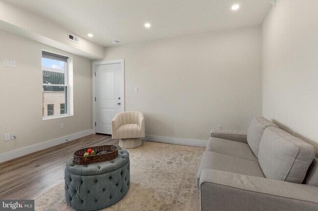 Photo - 537 N 35th St Unit 3