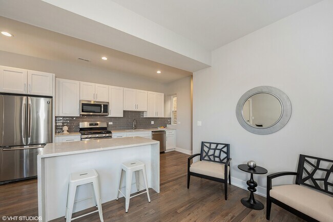 Photo - 5021 S Indiana Ave