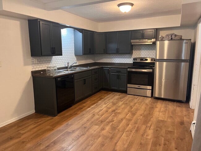 Newer Kitchen - 1209 Rosewood Dr NE Unidad 1209