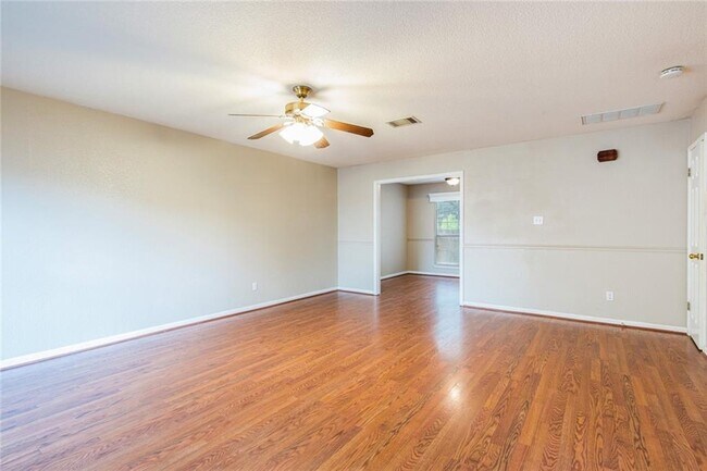 Photo - 1010 Laurelleaf Dr