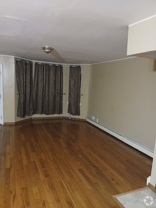 Building Photo - 367 Ashford St Unit 1 Rental