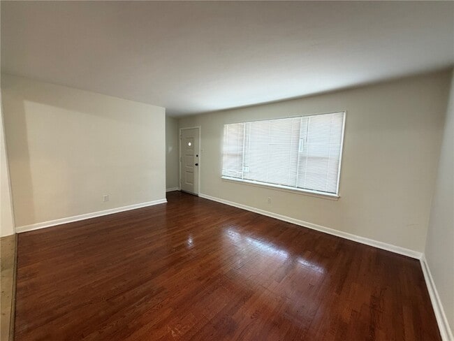 Photo - 854 Loekes Dr