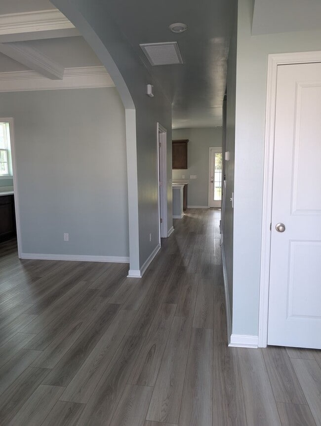 Photo - Move in Special First Months Rent Free!!!!