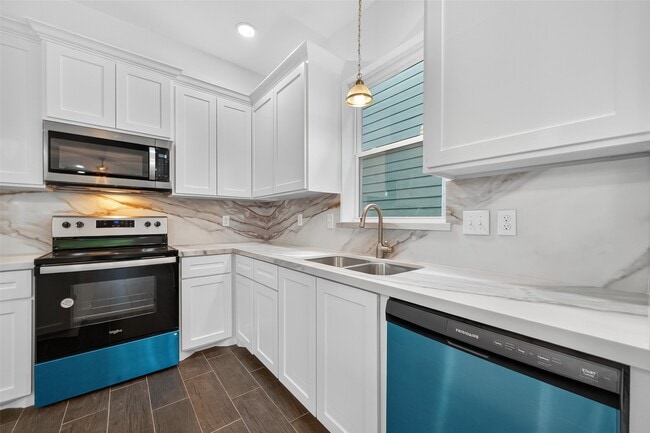 Photo - 714 Zoe St