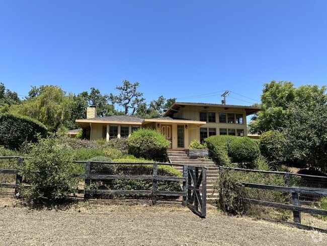 Building Photo - 25228 La Loma Dr Rental