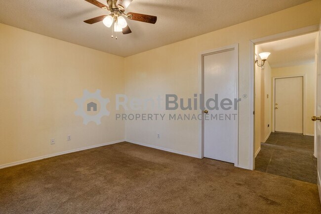 Photo - 708 Shire St SW