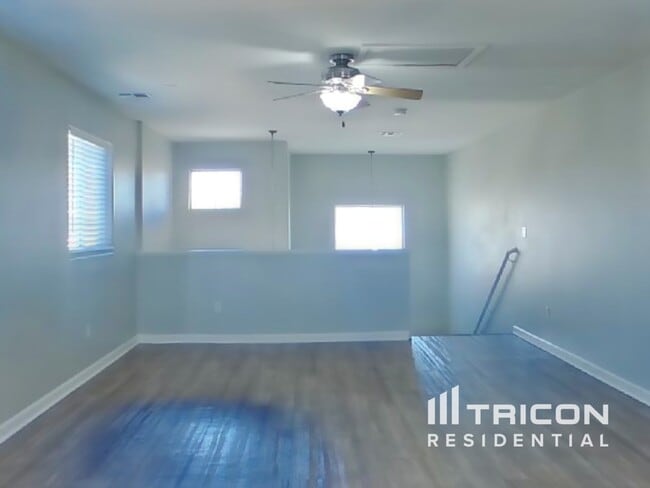 Photo - 3613 E Carisbrook Dr