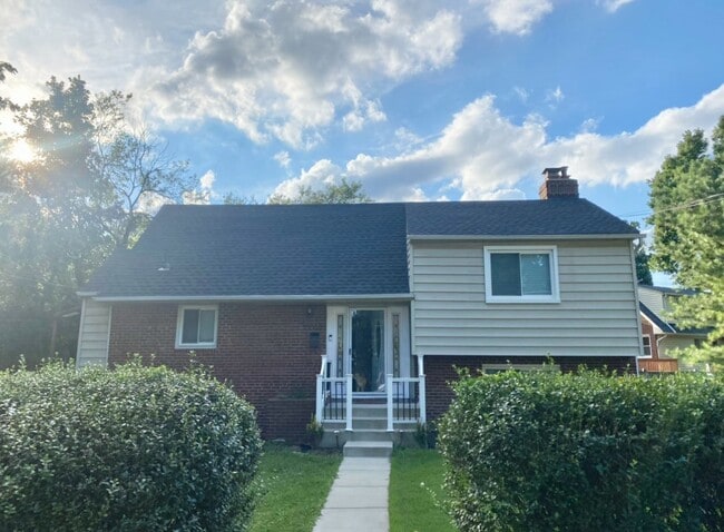 Photo - 10000 Kinross Ave