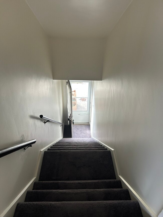 Entryway - 634 Jackson St Unit Upper