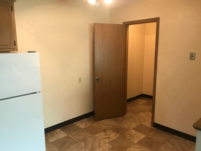 Photo - Forestview 2 Bedroom Upper Apartment Unit Unit 1508-5