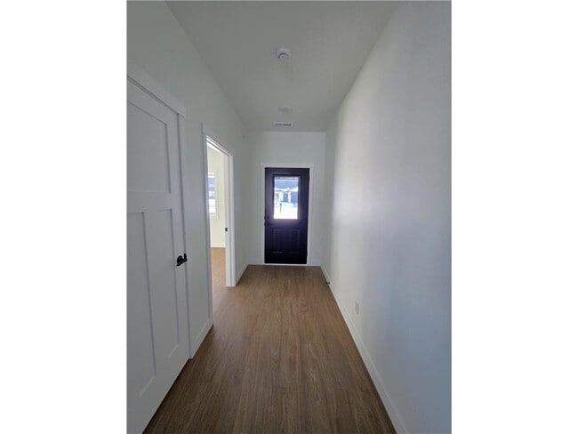 1227 Wisteria Ln