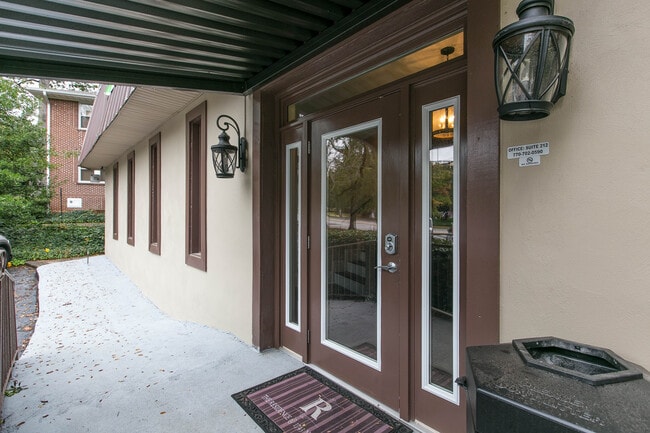 The Residence at 1743 N Decatur