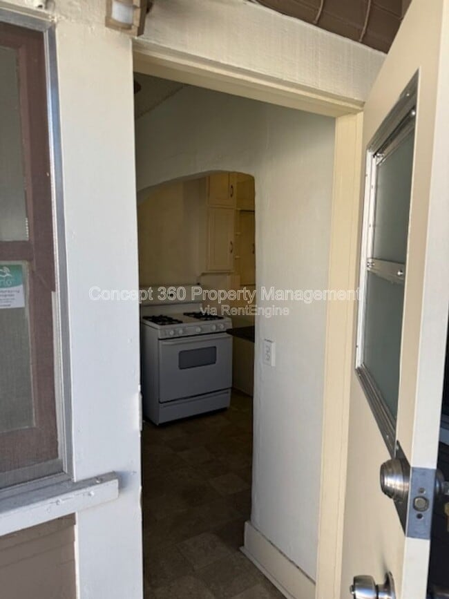 Photo - 3811 E 10th St