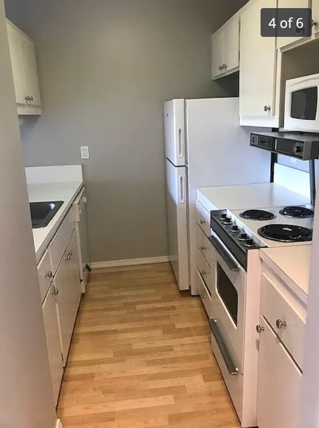 Kitchen - 1771 Broadway St Unit 300