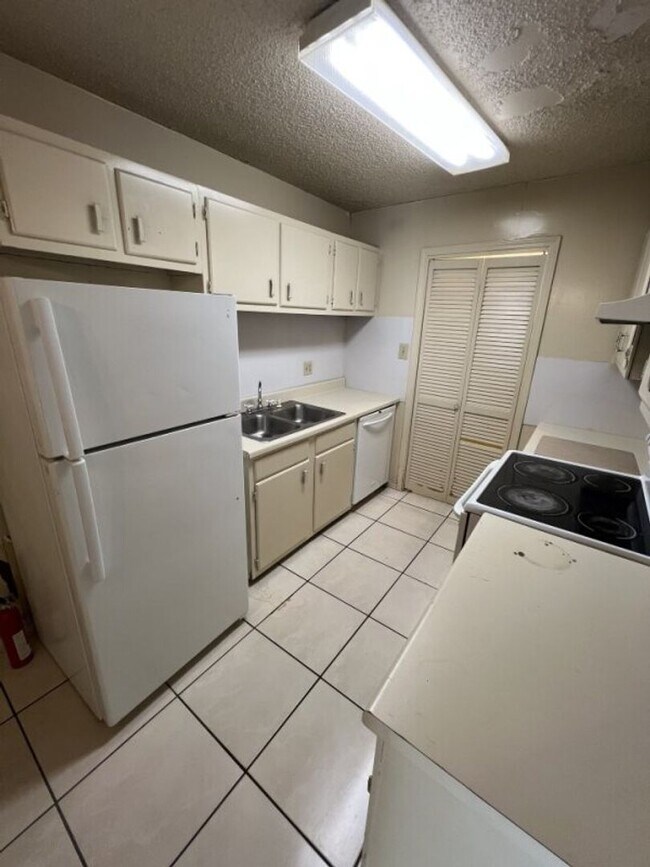 Photo - Weston St. Unit C