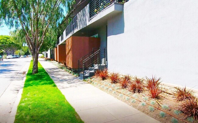 9301 Lucerne Ave
