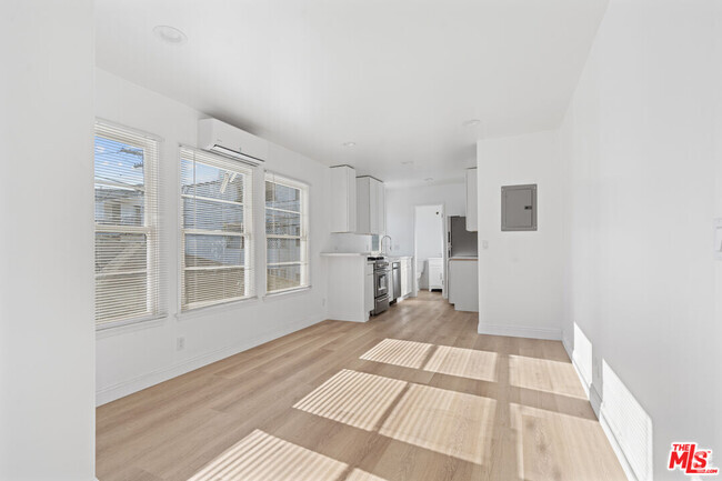 Building Photo - 814 3rd St Unit J Rental