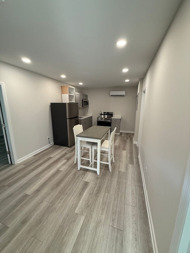 Building Photo - Ground floor aparment in Chapel Hill