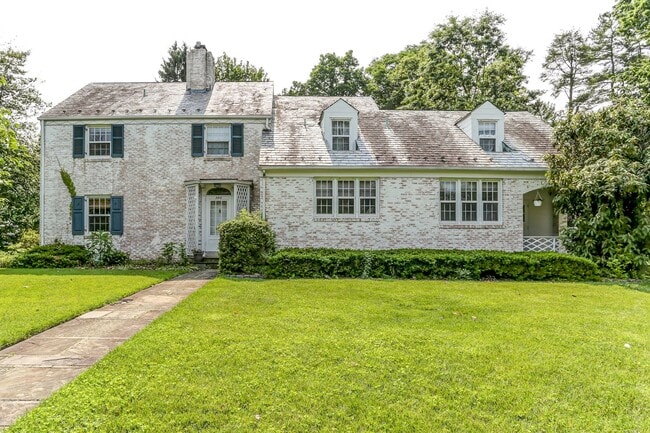 Photo - 4 bedroom, 2.5 bathroom home in Camp Hill