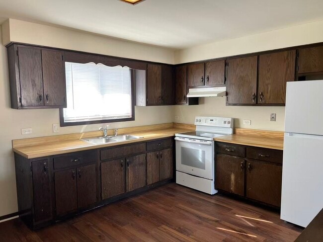 Photo - 16640 Crescent Ave Unit 2W