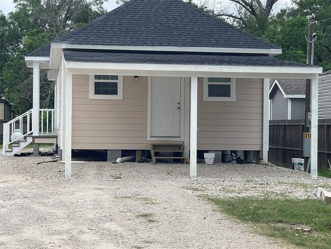 Photo - 21878 Russell Dr