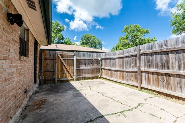 Photo - 3004 Pecan Springs Rd