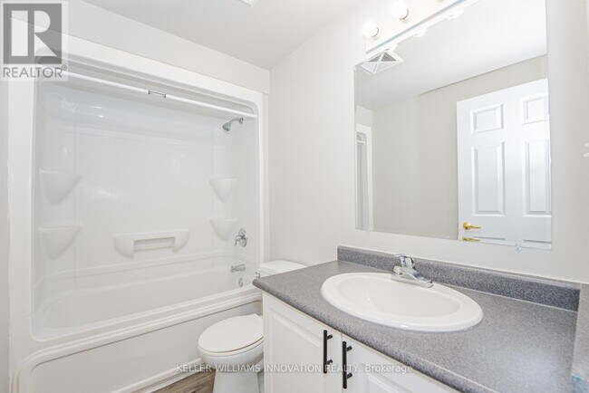 Photo - 274 Erb St. W Unité 803