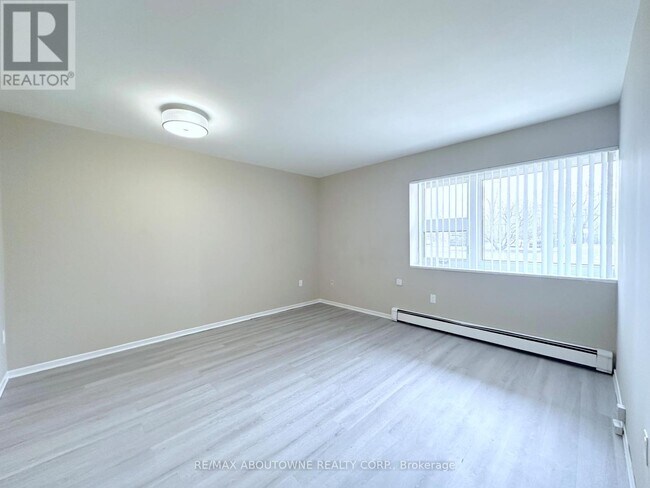Photo - 32 Carluke Crescent