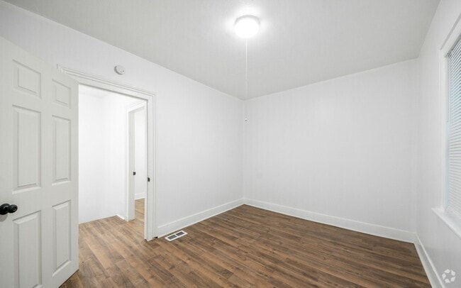 Building Photo - 1361 E 45th St Rental