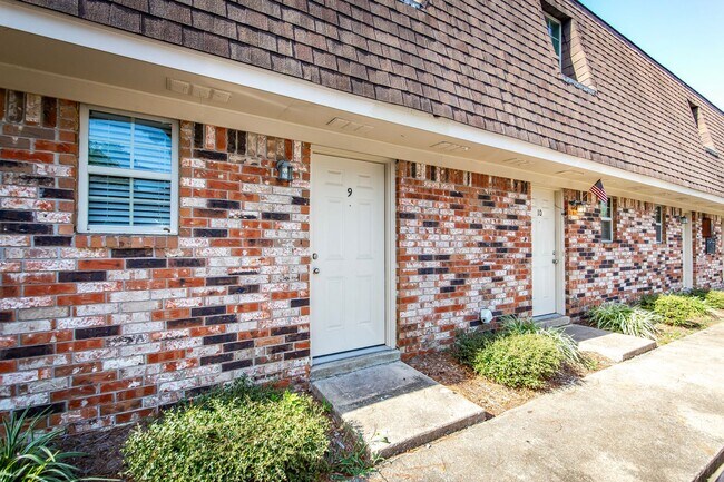 Photo - 2 BEDROOM WITH 1 1/2 BATHS