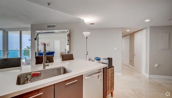 Building Photo - 150 Sunny Isles Blvd Unit 601 Rental