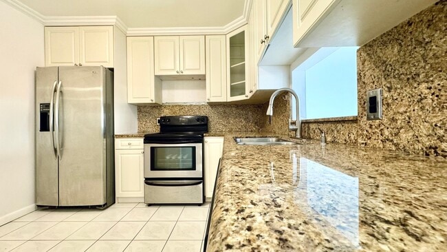 Kitchen - 130 S Shore Dr Unit #4B