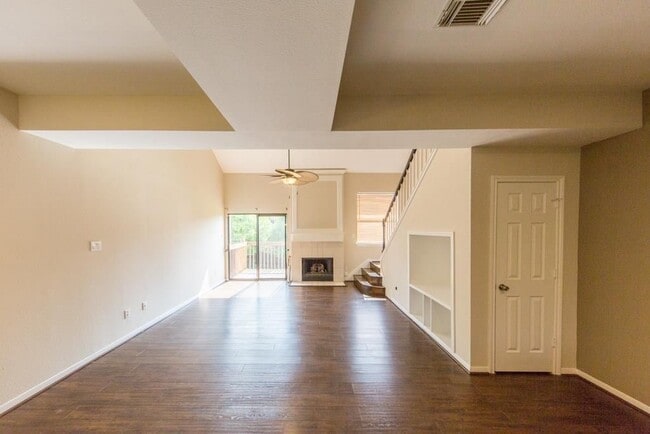 Photo - 737 Davis Rd