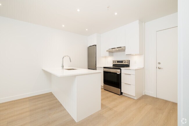 3BR, 2BA - 1200SF - Kitchen - Le Cent Dix