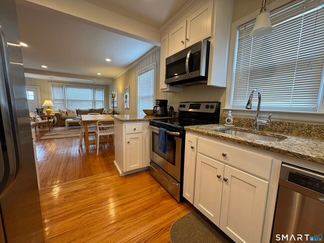 Photo - 42 Parkway S