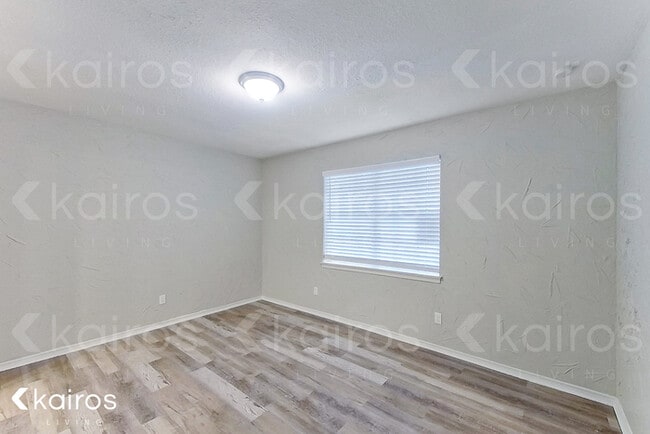 Photo - 914 W Pleasant Run Rd