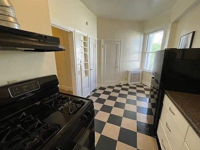 Building Photo - Outside Leasing - 353-355 Columbus Avenue Unit 355 Columbus Avenue Apt 5