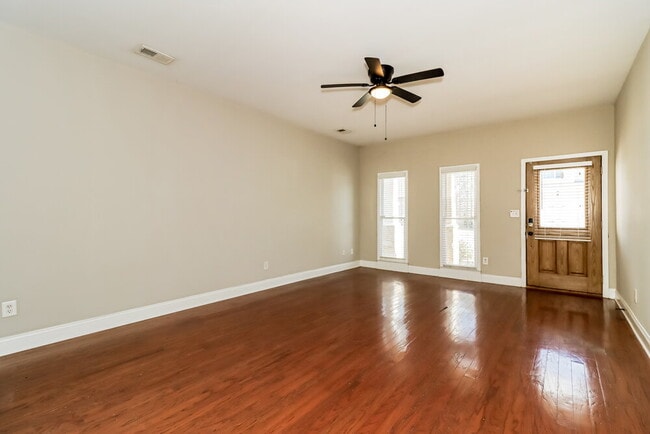 Photo - 49 Celtic Ct