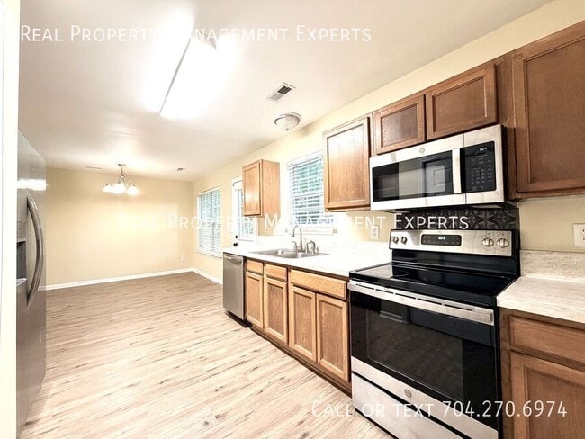 Photo - 4025 Oakwood Rd