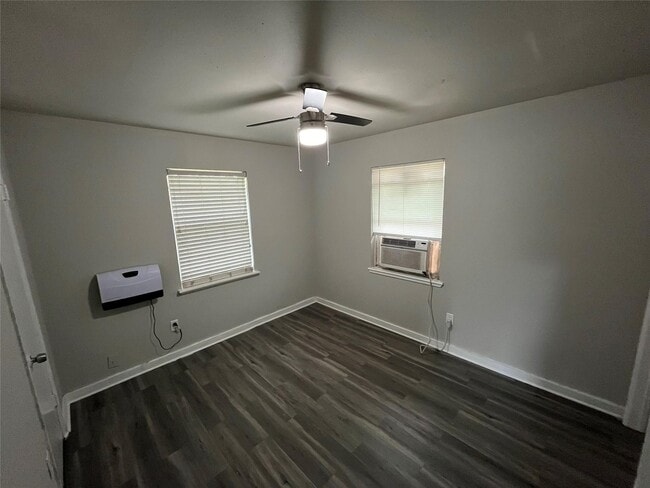 Photo - 6318 Laramie St