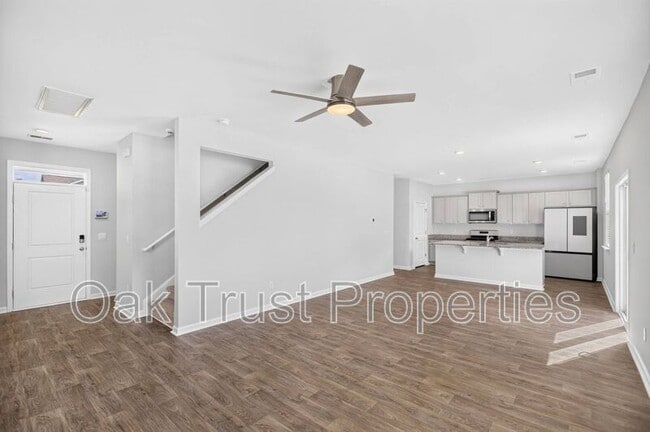 Photo - 147 Cloverleaf St