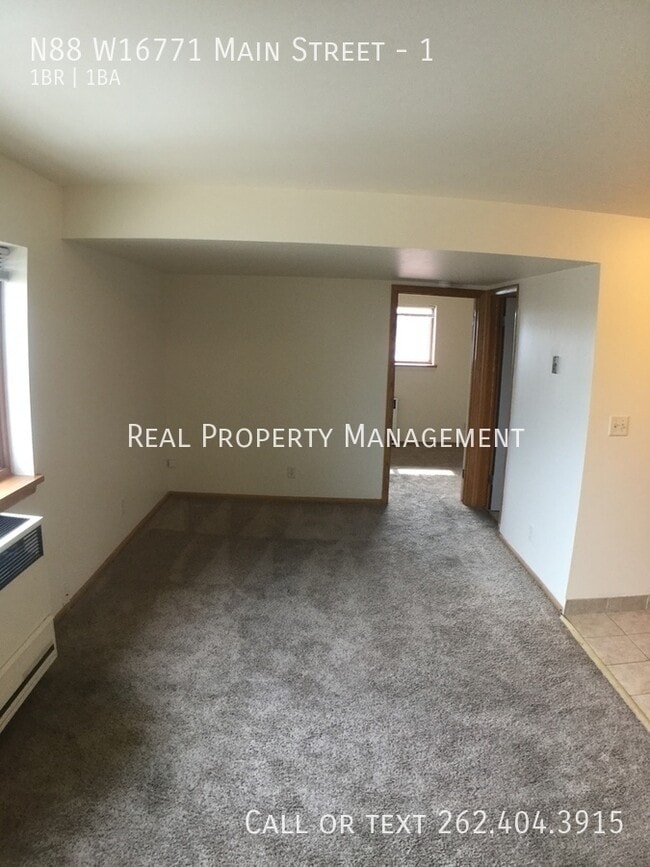 Photo - N88W16771-W16771 Main St Unidad 1