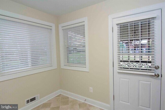 Photo - 5161 7th St NE