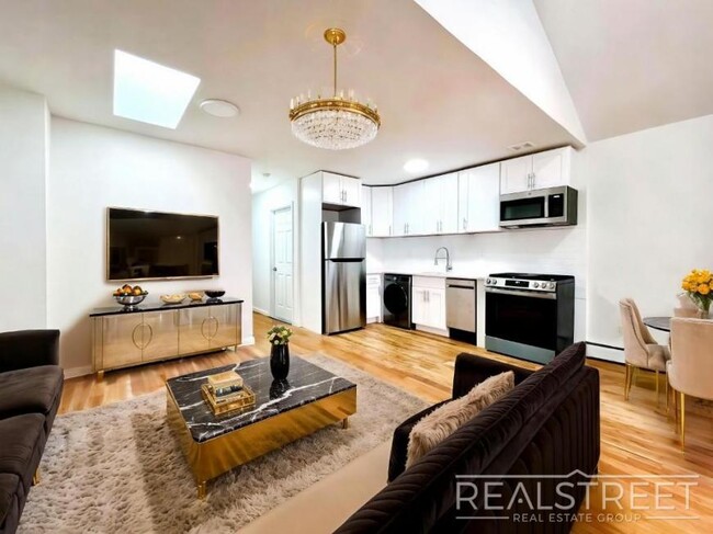 3 bedroom in BROOKLYN NY 11233 - 3 bedroom in BROOKLYN NY 11233 Condo Unit 3