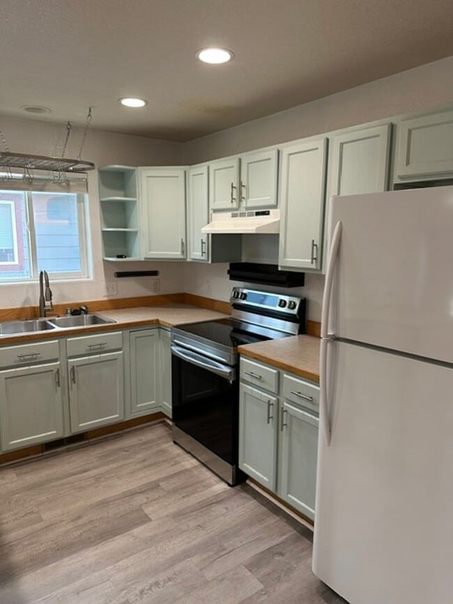 Photo - 2302 Leo Ave